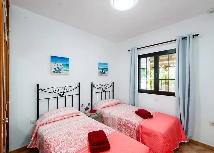 Willa Alvaro Dos By *