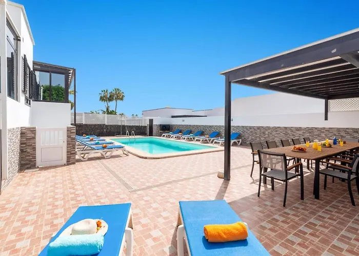 Willa Alvaro Dos By *